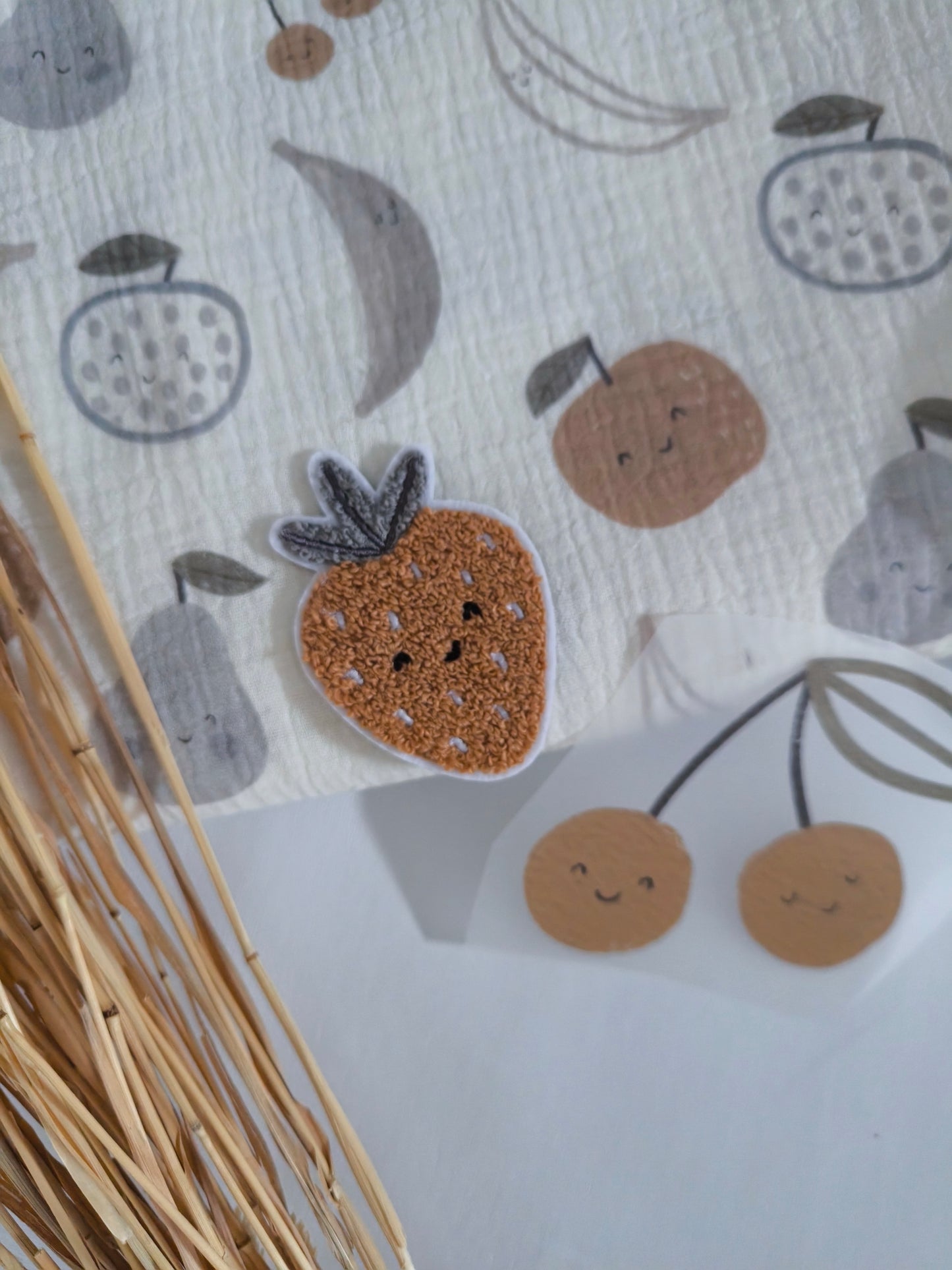 Chenille Patch "Erdbeere"