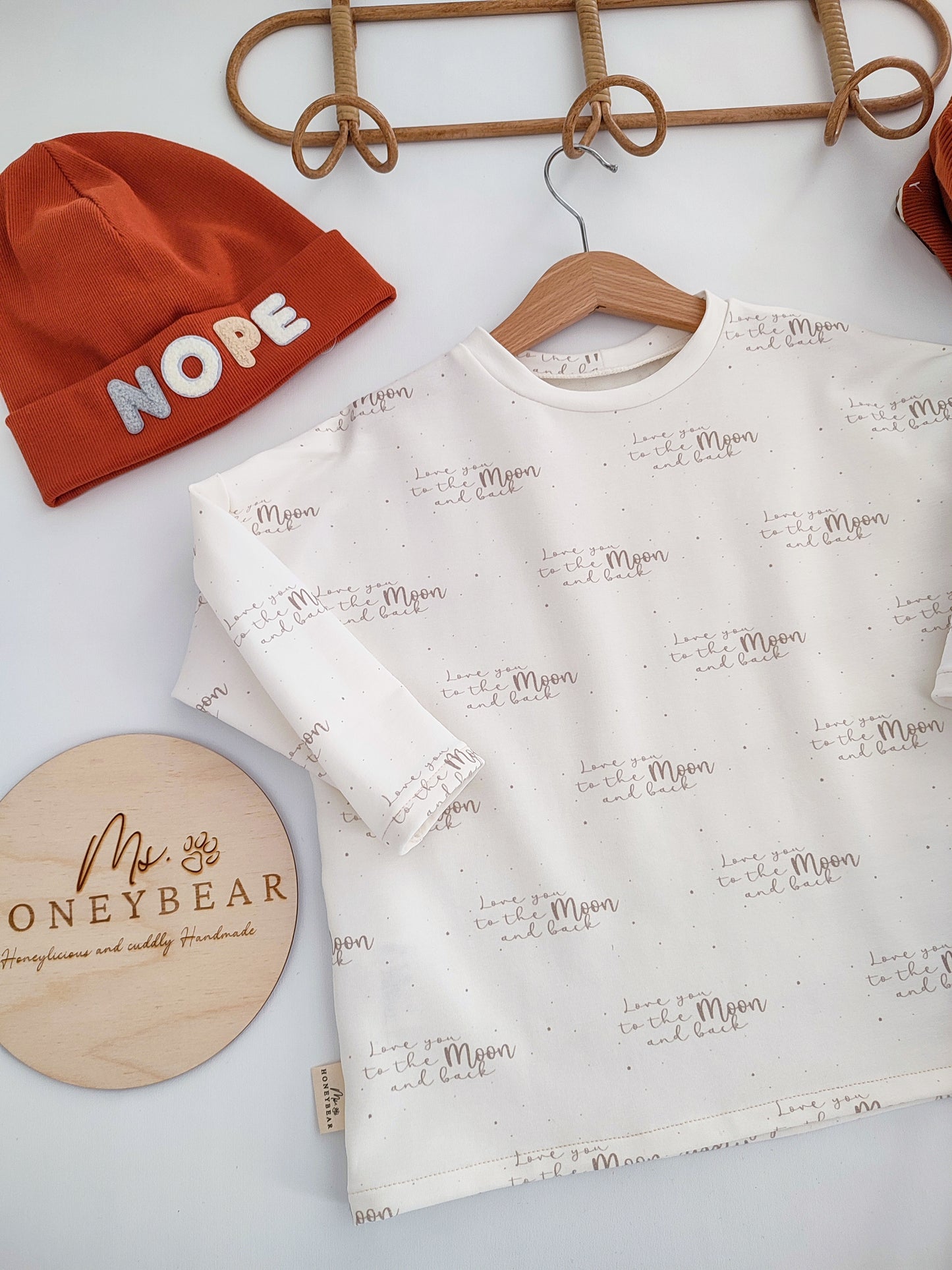 Easy Sweater "Love you to the moon and back" Gr. 104