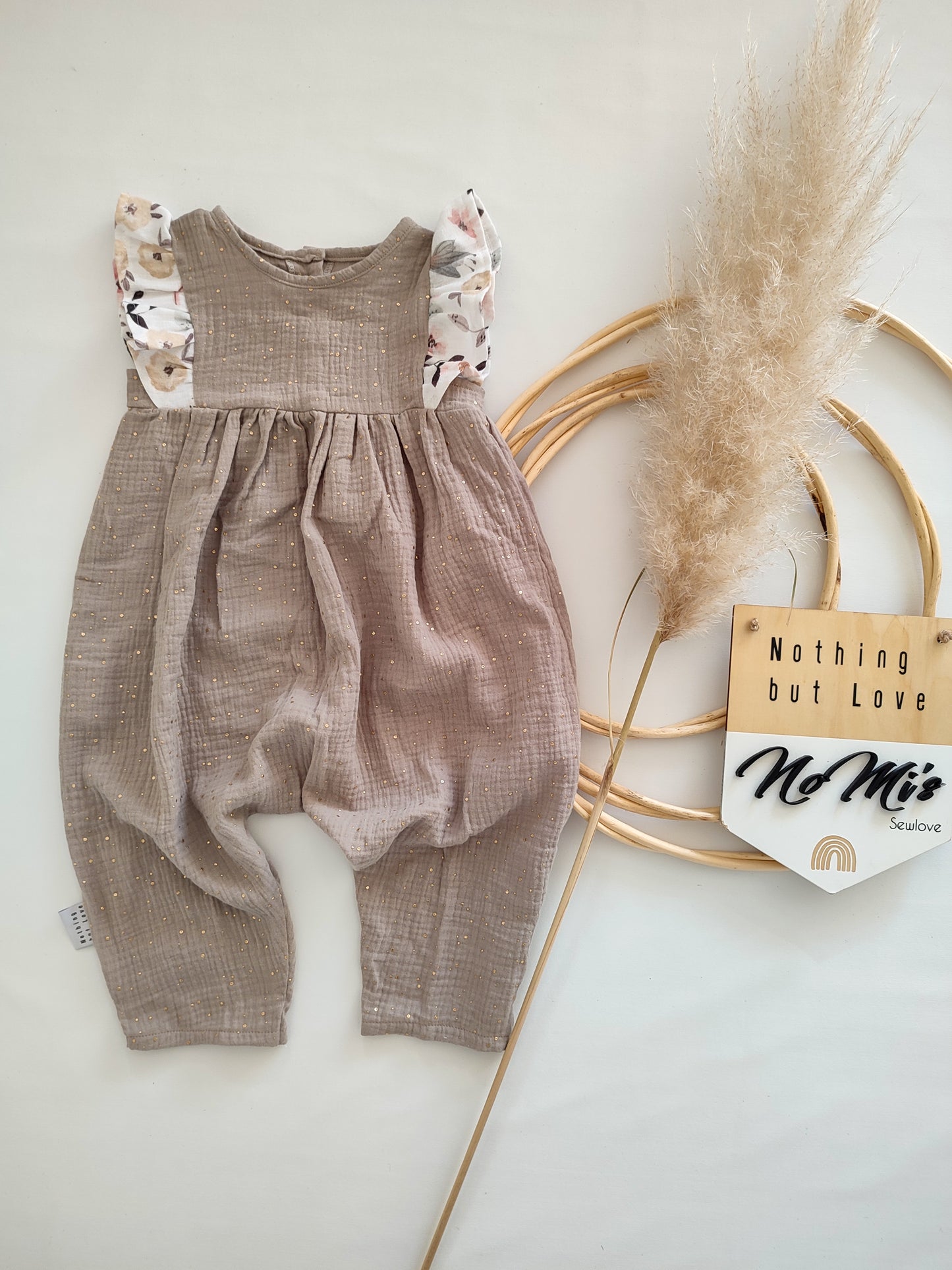 Cutie Romper Beige /Wildflower Gr. 6-12 Monate