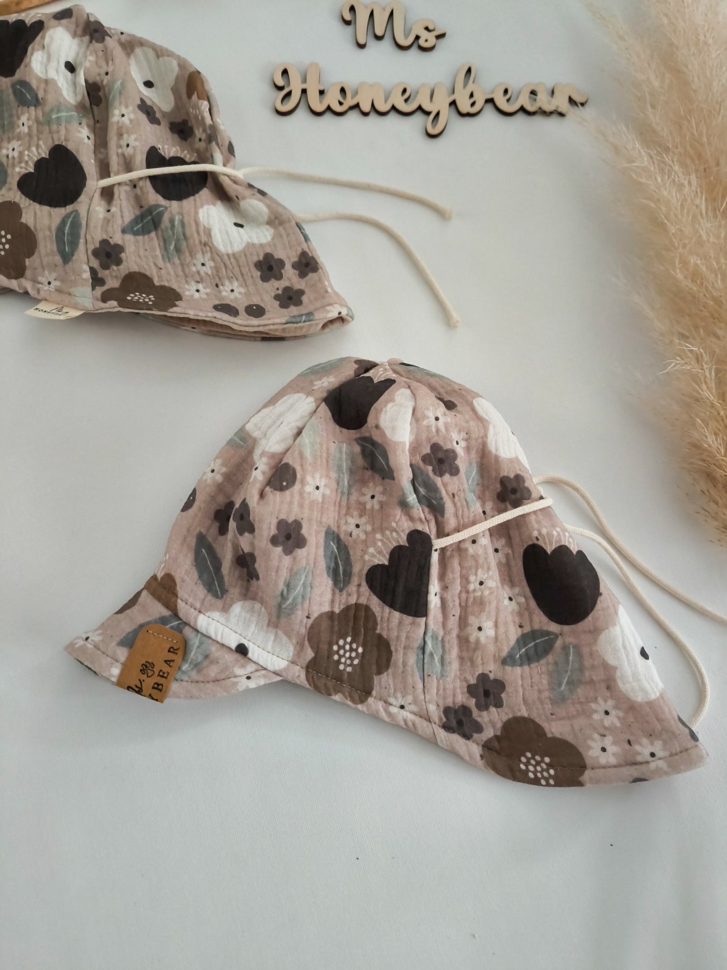 Musselin Sonnenmütze mit Nackenschutz "Retro Flower"